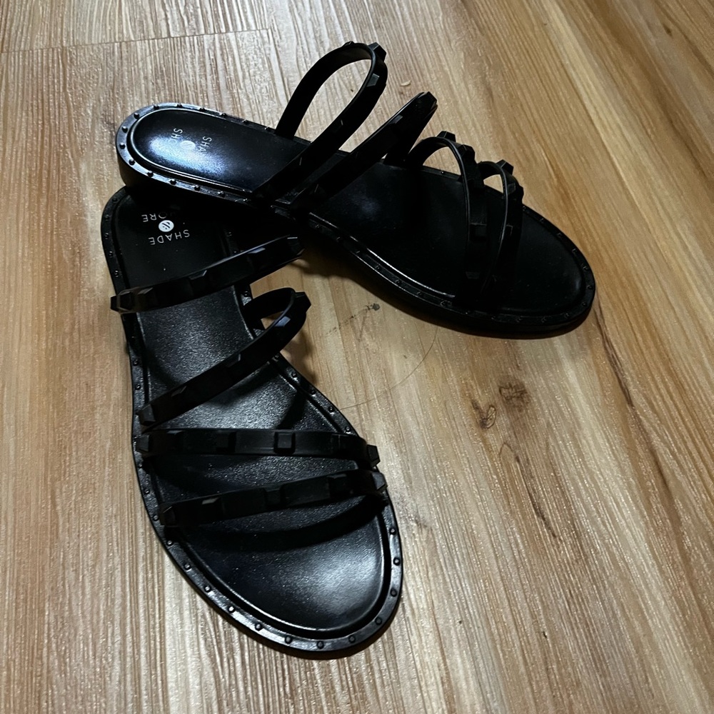 Waterproof black slides with spike accents super cute